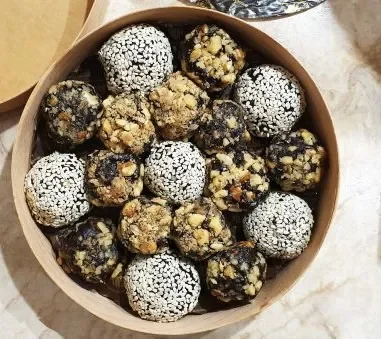 Грибные шарики с мёдом и кунжутом.webp